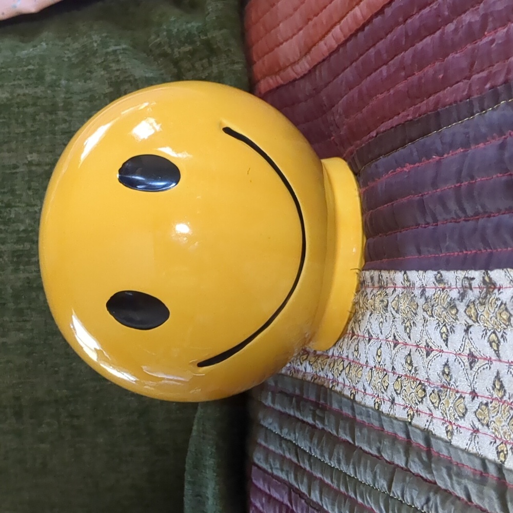 vintage McCOY Smiley Face coin bank heavy glazed ceramic removable bottom 10/10